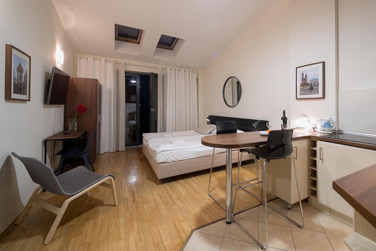 Main Square Studio With Terrace & Air Condition كراكوفيا المظهر الخارجي الصورة