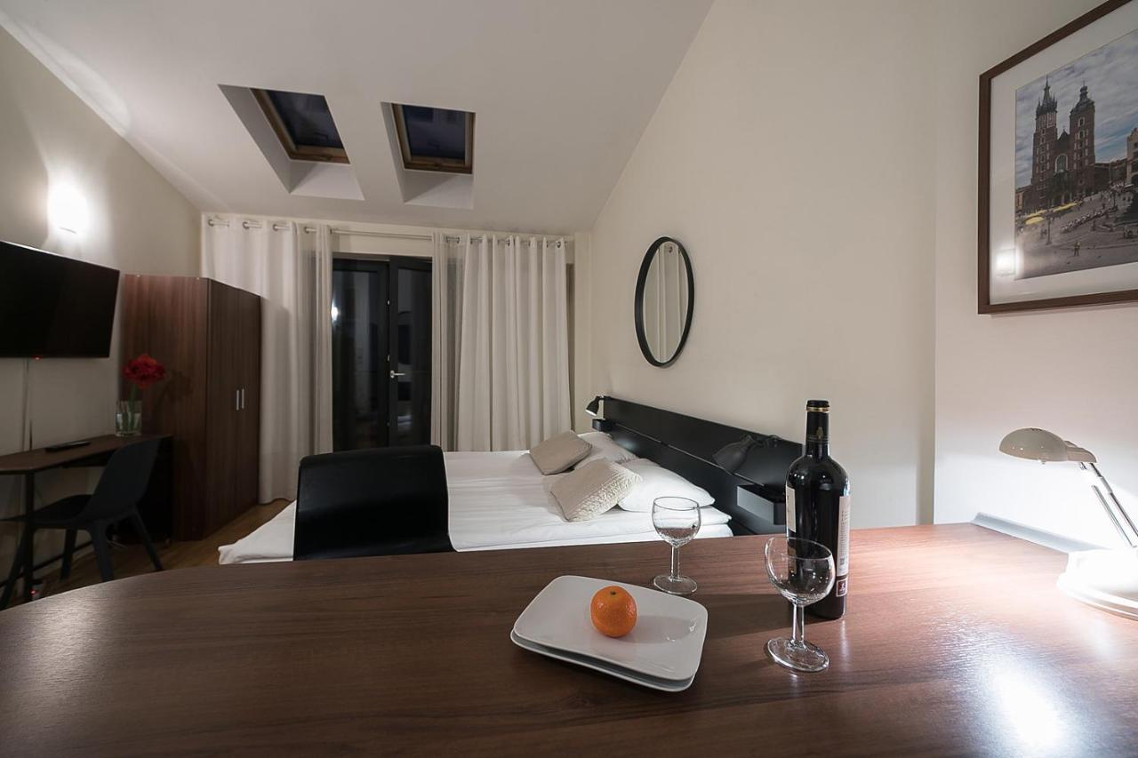 Main Square Studio With Terrace & Air Condition كراكوفيا المظهر الخارجي الصورة