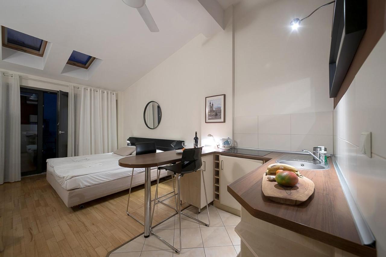 Main Square Studio With Terrace & Air Condition كراكوفيا المظهر الخارجي الصورة